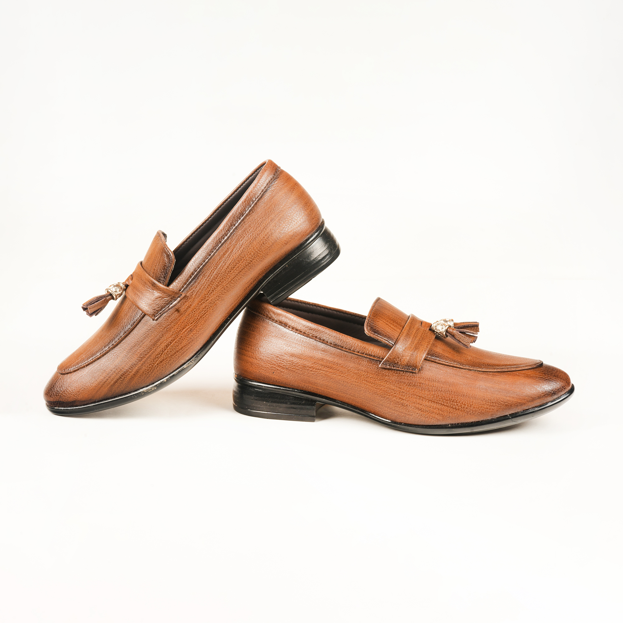 Run Shoes Brown Leather Slip-on Tassel Loafers for Men (2259) – Elegant loafers with a tassel design, crafted from premium brown leather, ideal for formal and smart casual wear.