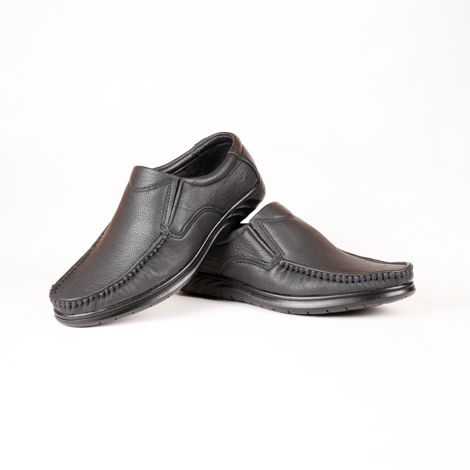 Run Shoes Black Leather Slip-on Loafers for Men (3041) – Sleek and comfortable slip-on loafers crafted from premium black leather, perfect for formal and casual wear.